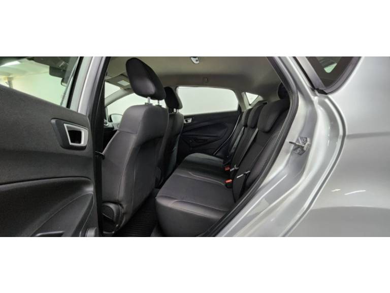 FORD - FIESTA - 2017/2017 - Prata - R$ 54.900,00