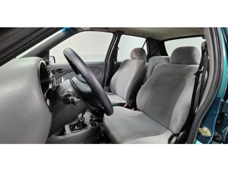 FORD - FIESTA - 2000/2000 - Verde - R$ 18.900,00