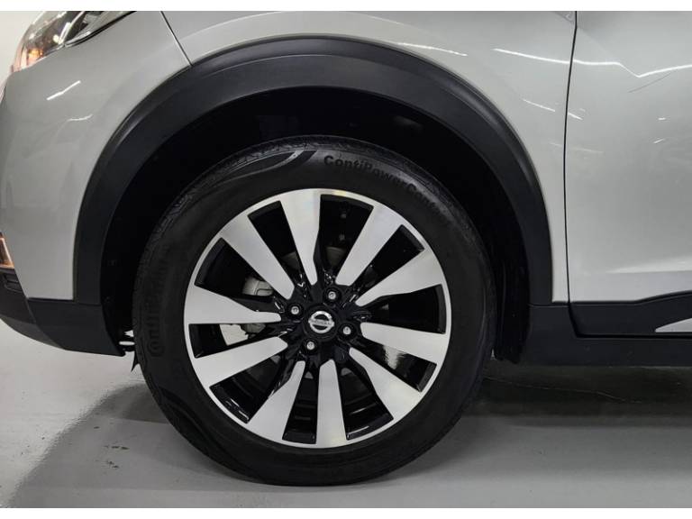 NISSAN - KICKS - 2018/2018 - Prata - R$ 85.999,00