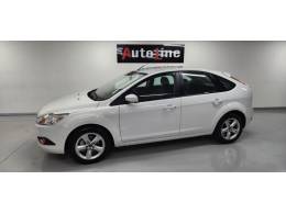 FORD - FOCUS - 2012/2012 - Branca - R$ 43.900,00