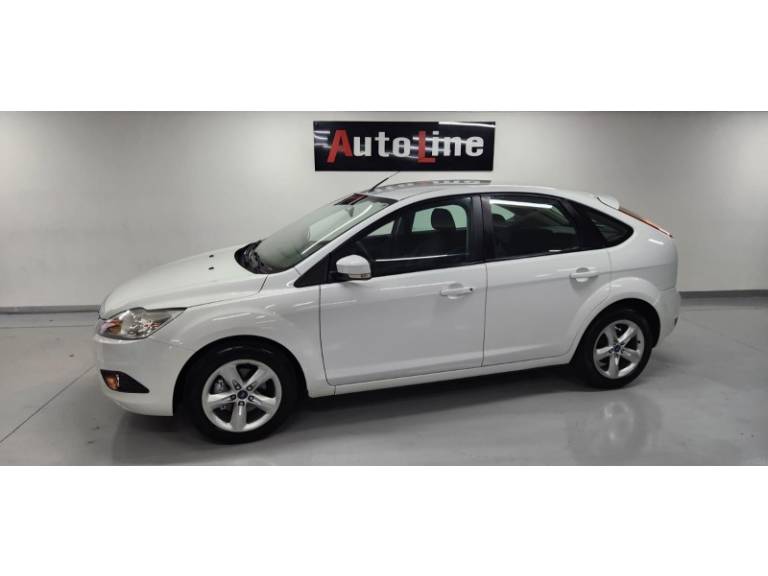 FORD - FOCUS - 2012/2012 - Branca - R$ 43.900,00