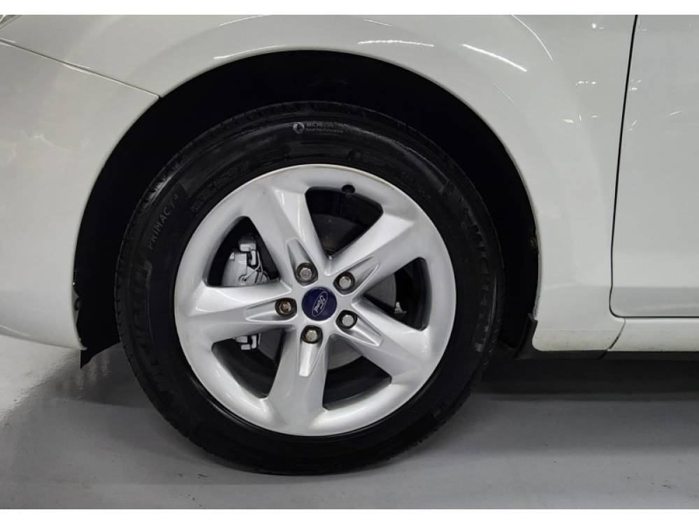FORD - FOCUS - 2012/2012 - Branca - R$ 43.900,00