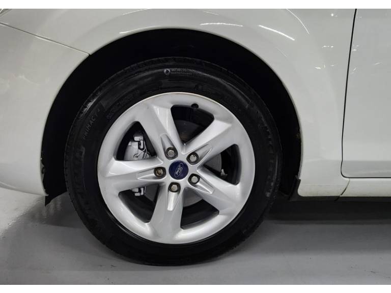 FORD - FOCUS - 2012/2012 - Branca - R$ 43.900,00