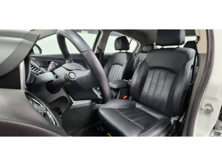 CHEVROLET - CRUZE - 2016/2016 - Branca - R$ 73.999,00