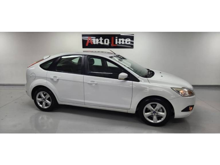 FORD - FOCUS - 2012/2012 - Branca - R$ 43.900,00