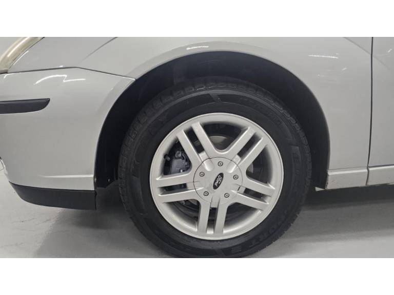 FORD - FOCUS - 2008/2008 - Prata - R$ 29.900,00