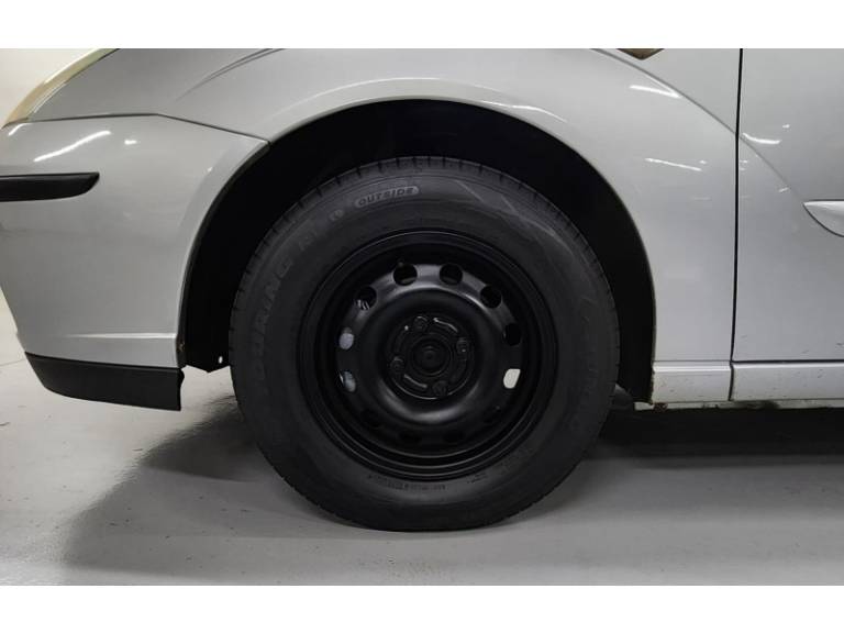 FORD - FOCUS - 2008/2008 - Prata - R$ 29.900,00