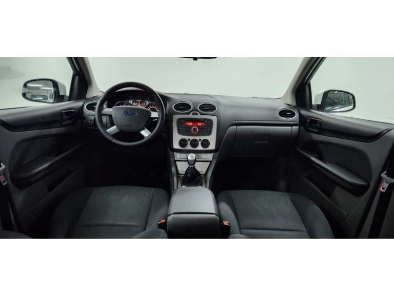 FORD - FOCUS - 2012/2012 - Branca - R$ 43.900,00