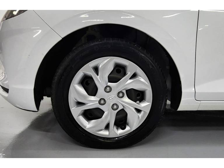 HYUNDAI - HB20 - 2022/2022 - Branca - R$ 64.999,00