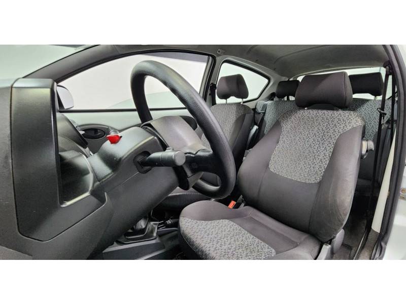 FORD - KA - 2012/2012 - Branca - R$ 27.999,00
