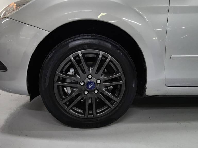 FORD - FOCUS - 2013/2013 - Prata - R$ 46.900,00