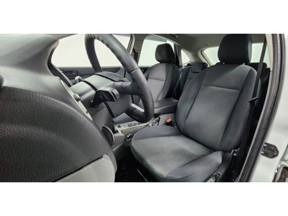 FORD - FOCUS - 2012/2012 - Branca - R$ 43.900,00