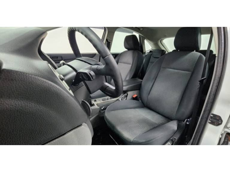 FORD - FOCUS - 2012/2012 - Branca - R$ 43.900,00