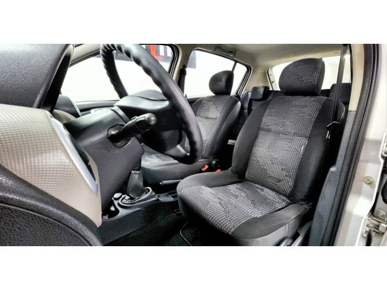 RENAULT - SANDERO - 2011/2011 - Prata - R$ 32.900,00
