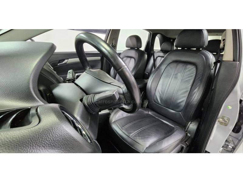 CHEVROLET - CAPTIVA - 2011/2011 - Prata - R$ 43.900,00