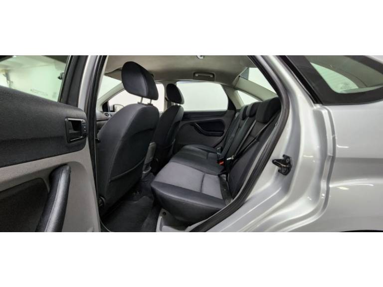 FORD - FOCUS - 2013/2013 - Prata - R$ 46.900,00