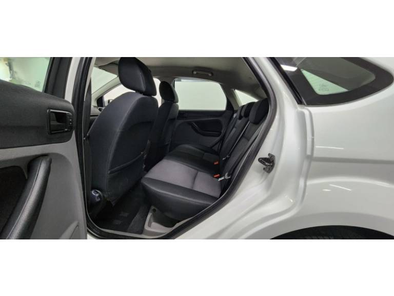 FORD - FOCUS - 2012/2012 - Branca - R$ 43.900,00