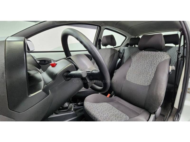 FORD - KA - 2012/2011 - Branca - R$ 28.900,00