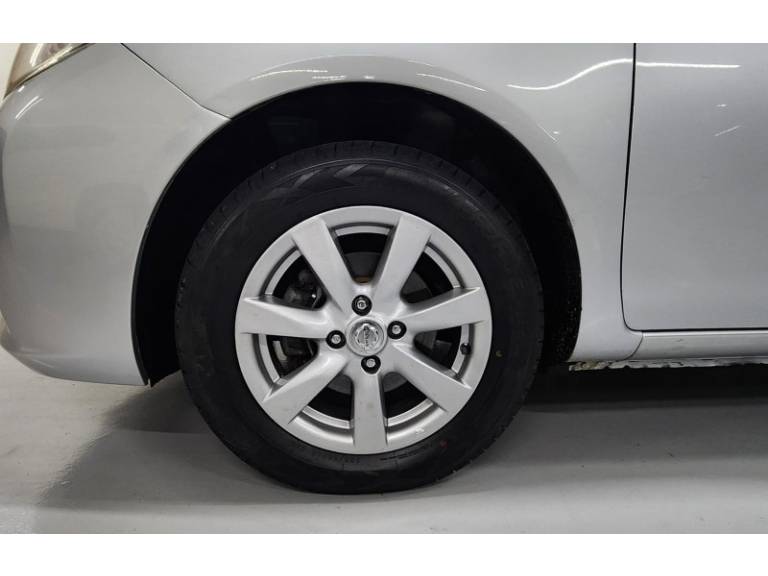 NISSAN - VERSA - 2013/2013 - Prata - R$ 44.900,00