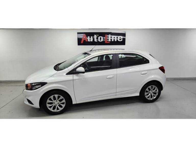 CHEVROLET - ONIX - 2017/2017 - Branca - R$ 58.999,00