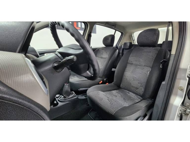 RENAULT - SANDERO - 2011/2011 - Prata - R$ 30.999,00