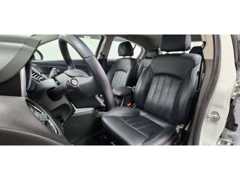 CHEVROLET - CRUZE - 2016/2016 - Branca - R$ 75.900,00