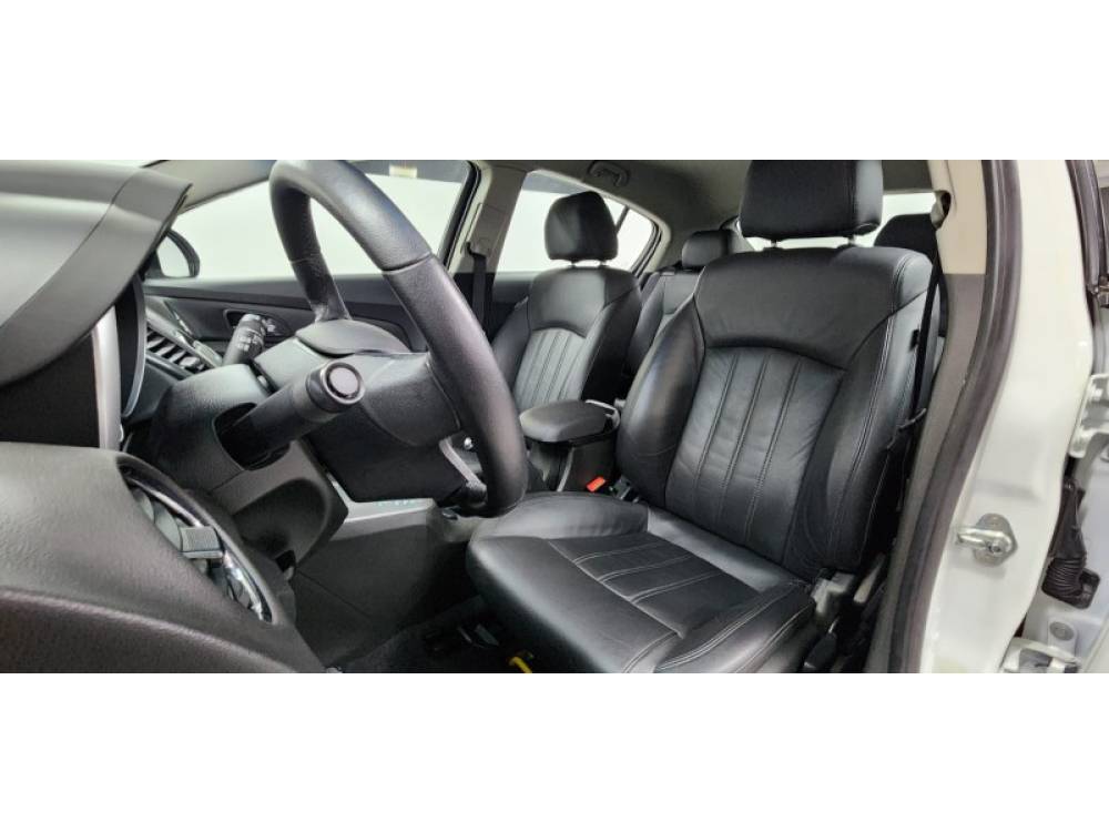 CHEVROLET - CRUZE - 2016/2016 - Branca - R$ 74.999,00