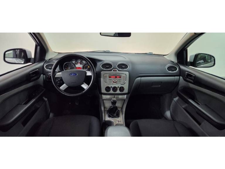 FORD - FOCUS - 2013/2013 - Prata - R$ 46.900,00